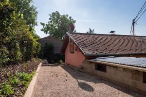 Le Grand Nichoir de la Colline - Parking - Wifi