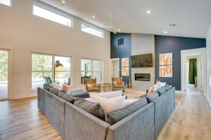 Fire Pit, Pool! Family Malakoff Gem on Cedar Creek