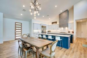 Fire Pit, Pool! Family Malakoff Gem on Cedar Creek