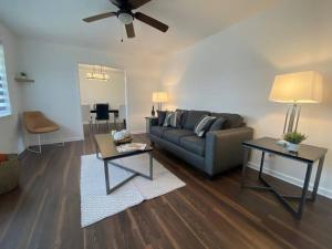 Spacious Ranch Home Near Airport