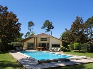 Villas Villa with large garden near Etang de Laprade : photos des chambres