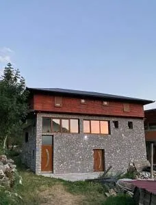 Shpija e Gjyshit Vuthaj - Vusanje