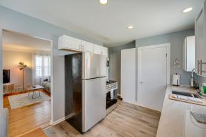 Pet-Friendly Southfield House with Ping-Pong Table!