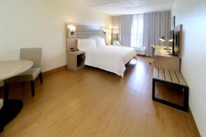 Deluxe King Room - Non-Smoking room in Wyndham Garden McAllen at La Plaza Mall