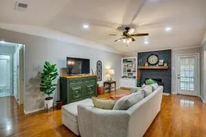 Darling Waxahachie Home with Yard and Fire Pit! - Midlothian