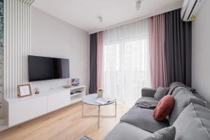 Vetulaniego Apartment with Air Conditioning & Parking by Renters Prestige