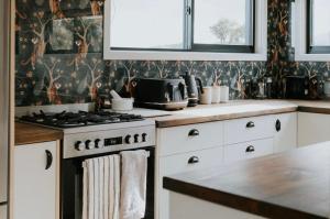 Kanuka Terrace - The Little Black House