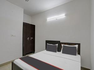 SPOT ON Mt White House