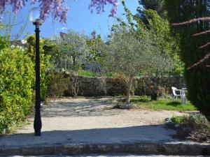 Maisons de vacances Cottage around a swimming pool in a small villa : photos des chambres