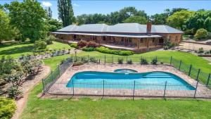 Cornhill - Merrijig - Sleeps 12