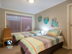 Stylish 3BR Lake - front House