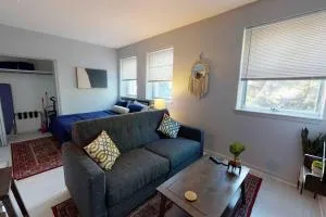 Modern NorthSide Studio APT - Lincolnwood