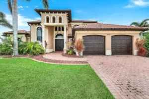 Arcade Thrills at Stunning Pelican Villa - Matlacha