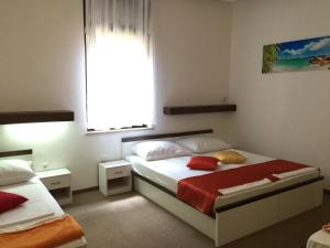 Quadruple Room with Park View room in Hotel Ruža