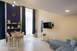 Budapest Holidays Chic