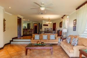 Bougainvillea 5102 Luxury Apartment - Reserva Conchal