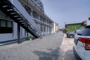 RedDoorz Syariah At Jalan Endro Suratmin Lampung