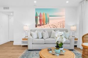 Lux Beachside 2nd Floor Condo 3 Steps to the Beach!