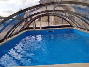 Maisons de vacances Gites avec piscine au Chateau de Charbogne : photos des chambres