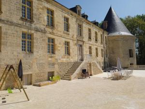 Maisons de vacances Gites avec piscine au Chateau de Charbogne : photos des chambres