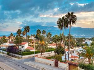 La urbanización cerca del mar