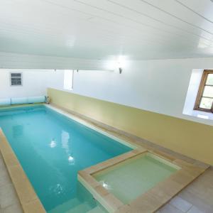 Maisons de vacances Gites avec piscine au Chateau de Charbogne : photos des chambres