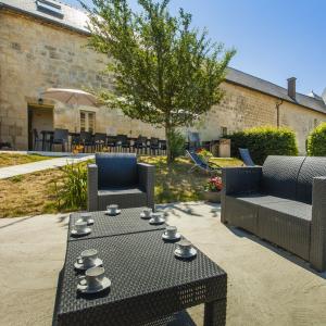 Maisons de vacances Gites avec piscine au Chateau de Charbogne : photos des chambres