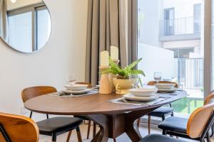 Exclusive Spacious Villa I Garden I Maid Room