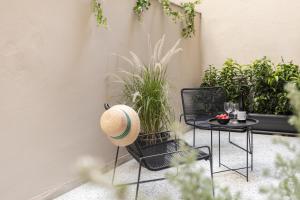 Elliot Neapoli, Athens