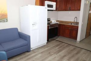 King Suite with Sofa - Non-Smoking room in Days Inn & Suites by Wyndham San Antonio North/Stone Oak