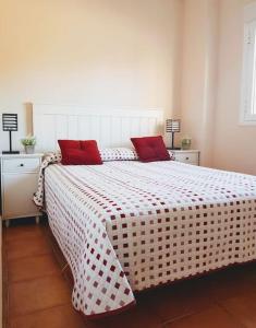 Magnífico Apartamento con jardin y vistas en Novo Sancti Petri