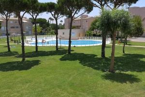 Magnífico Apartamento con jardin y vistas en Novo Sancti Petri