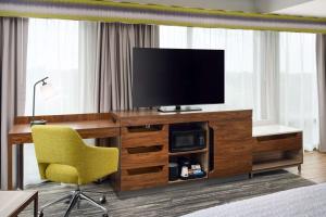 King Room room in Hampton Inn by Hilton Towson