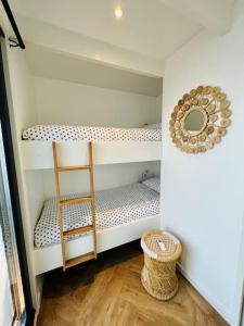 Surla houseboat "Nevel" in nature near Noordwijk with free tender