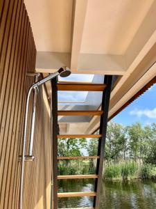 Surla houseboat "Nevel" in nature near Noordwijk with free tender