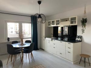 Evan Cozy Flat with balcony & parking, 13 September