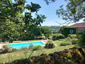 Maisons de vacances Gite Les Volets Bleus du Segur : Maison 3 Chambres