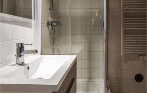 Amazing Home In Pluvigner With Wifi