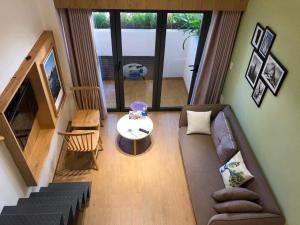 Sweet Home gần bãi sau