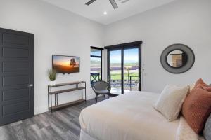 CR 1592 -- Contemporary Luxury - Pool-Spa - Scenic Golf Views