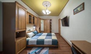 Orange apartments 55