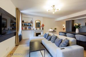 The Neroli Elegant and spacious ideally located