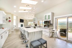 Prescott Gem Hot Tub and Mtn Views, 7 Mi to Dtwn