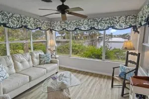 Palm Paradise Waterfront Home - Flagler Beach - Dock - Pet Friendly - Close To The Beach - فلاغلار بيتش