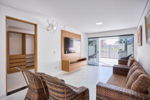 Casas 01 OU 02 - Piscina, Churrasqueira, quartos com ar condicionado, Tv smart 43, ventilador