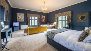 Mansion Deluxe Family room in Broome Park Hotel