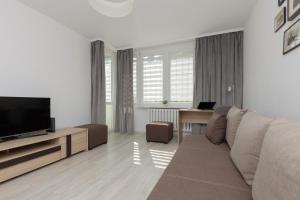 Heart of Warsaw Apartment Zielna by Renters