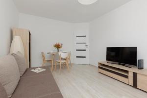 Heart of Warsaw Apartment Zielna by Noclegi Renters