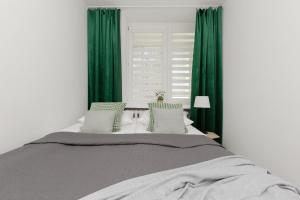 Heart of Warsaw Apartment Zielna by Noclegi Renters