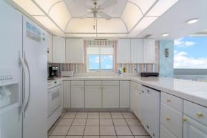 2096 Beachfront 3Bdrm Condo Free Beach Setup